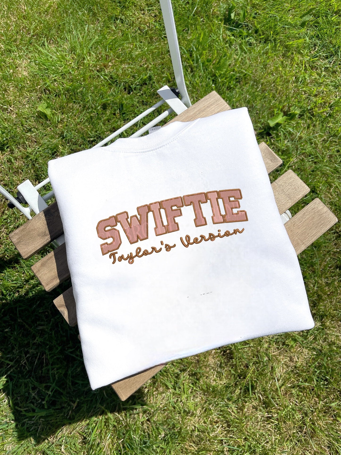 T.S EMBROIDERED SWEATSHIRT